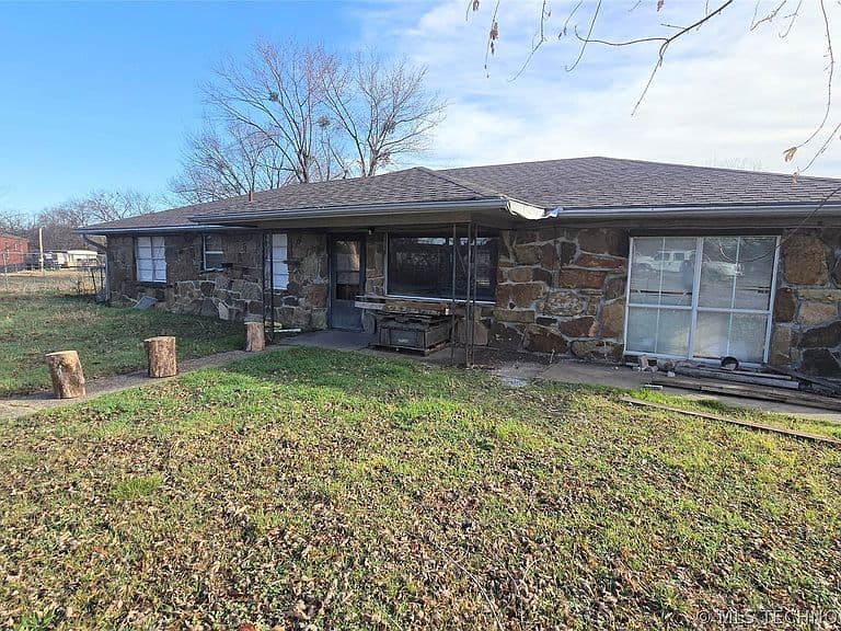 Listing photo 3
