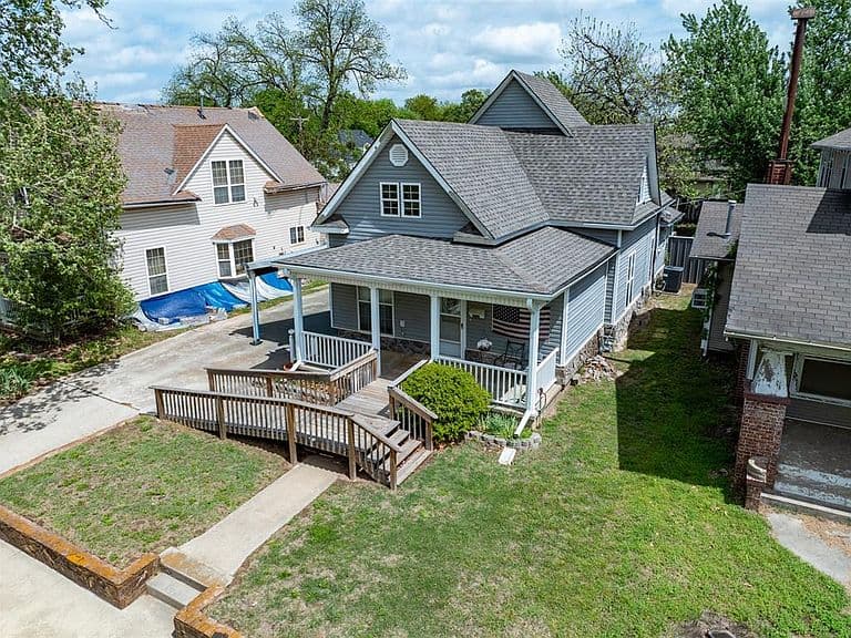 Listing photo 2