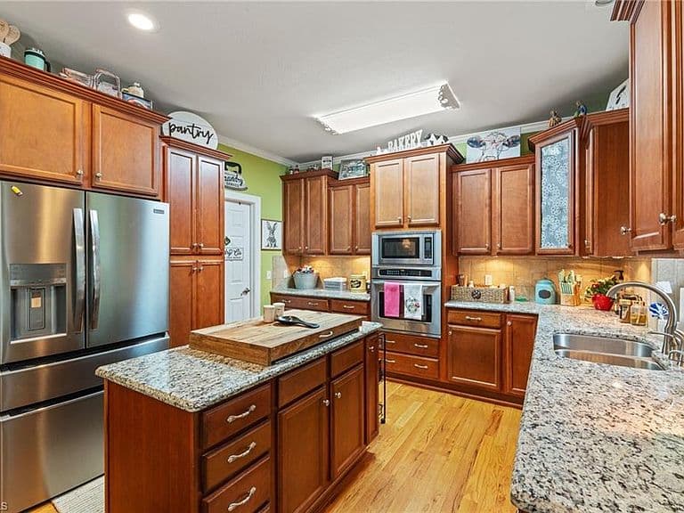 Listing photo 5