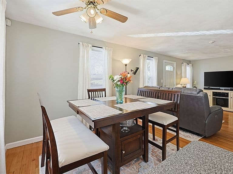 Listing photo 5