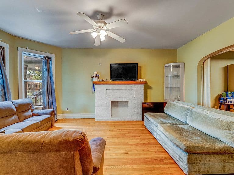 Listing photo 3