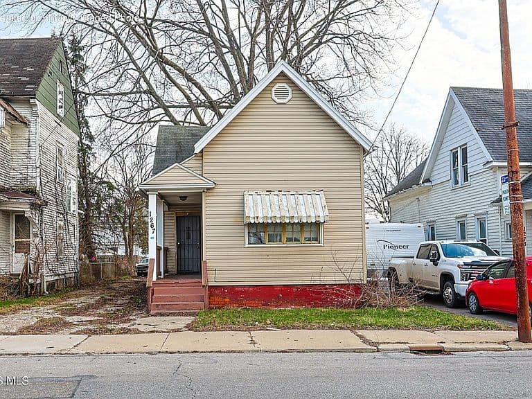 Listing photo 2