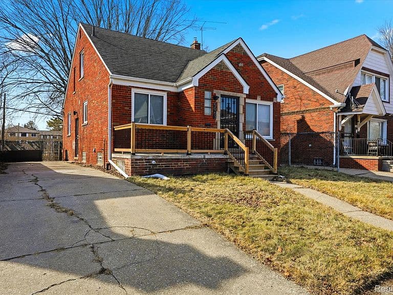 Listing photo 2