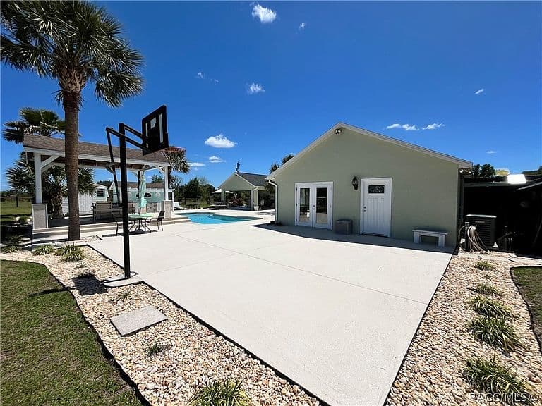Listing photo 4