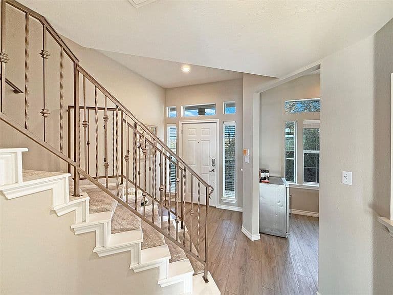 Listing photo 5