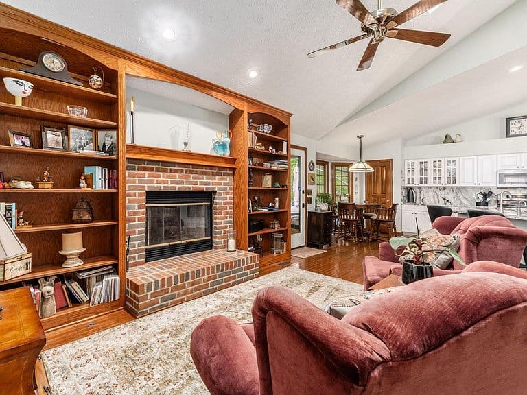 Listing photo 5