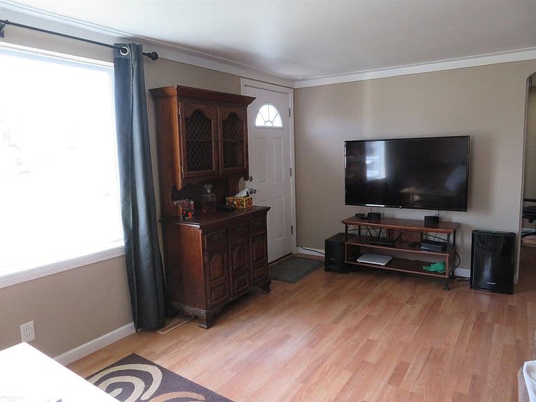 Listing photo 5