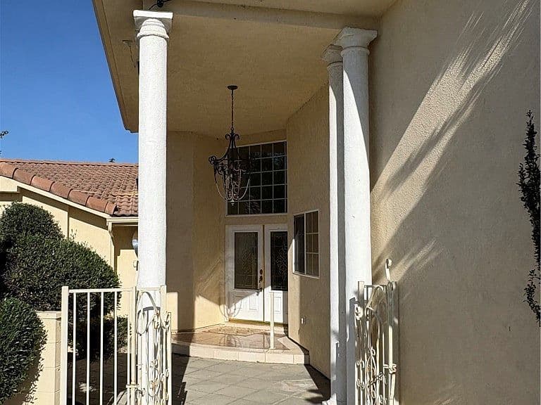 Listing photo 2