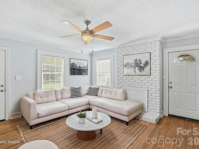Listing photo 4