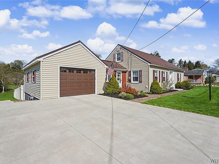 Listing photo 4