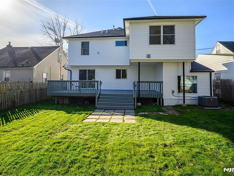 Listing photo 5
