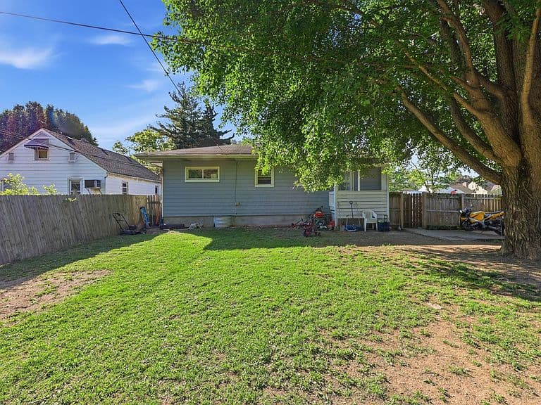 Listing photo 5