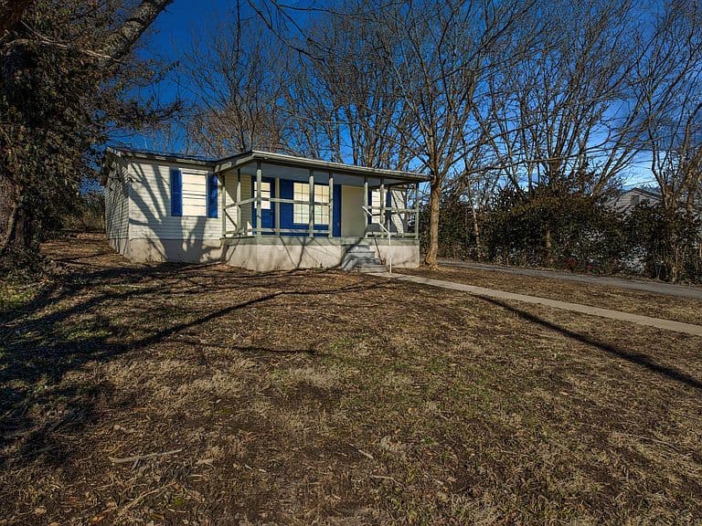 Listing photo 3