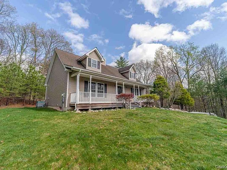 Listing photo 2