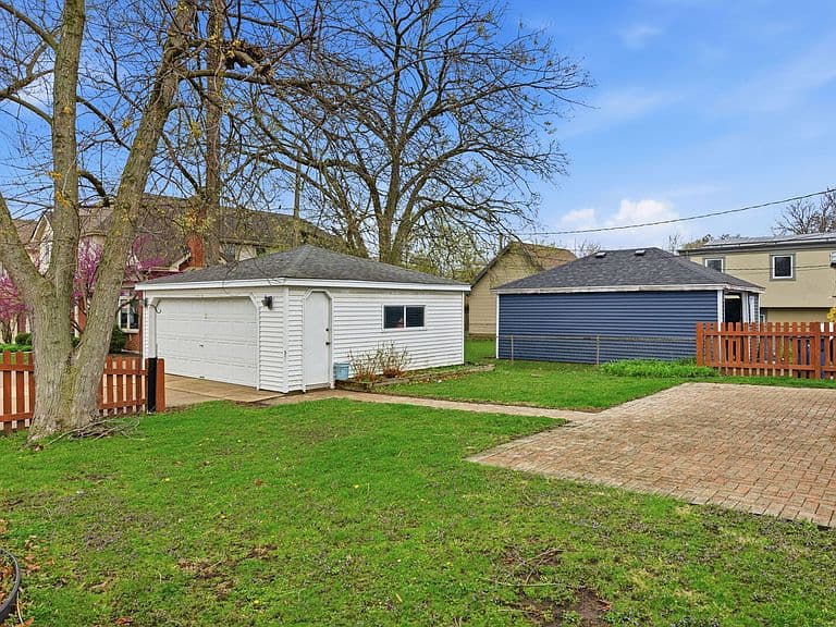 Listing photo 5