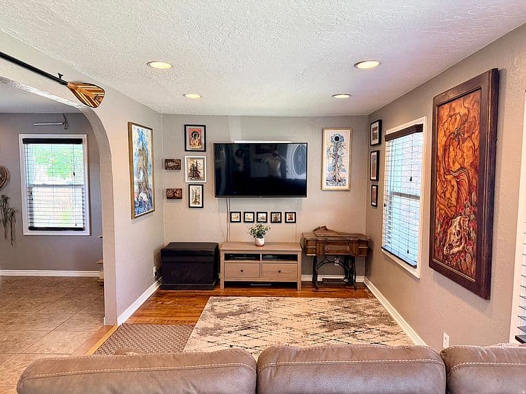 Listing photo 2