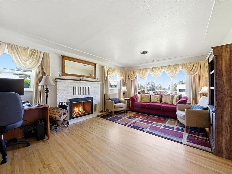 Listing photo 5
