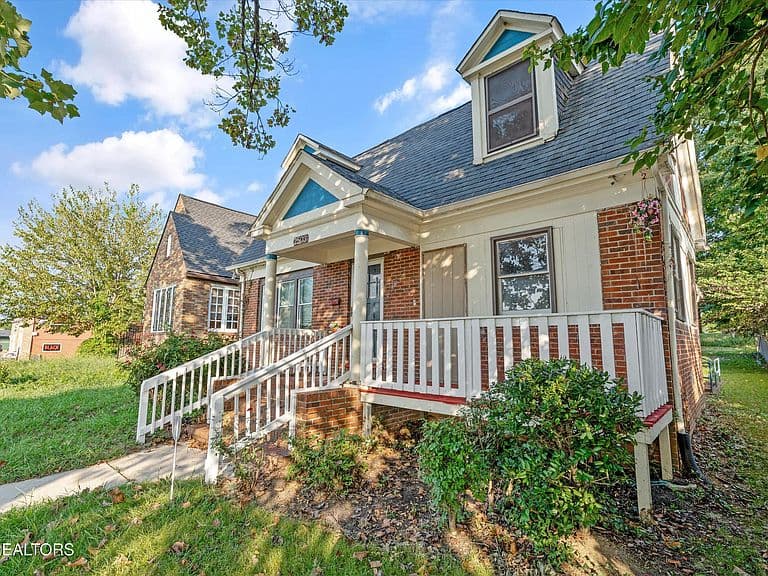 Listing photo 4
