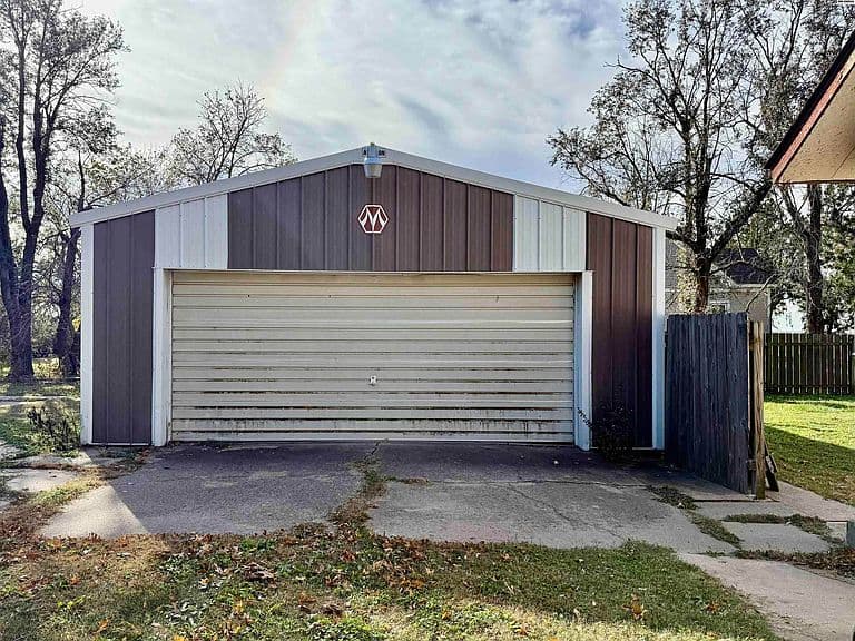 Listing photo 5