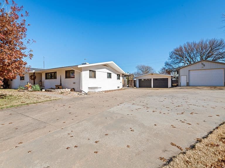 Listing photo 3