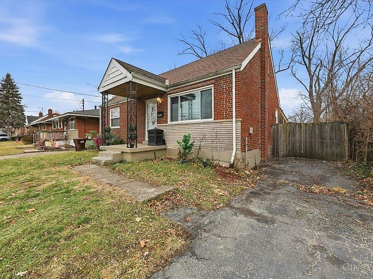 Listing photo 2