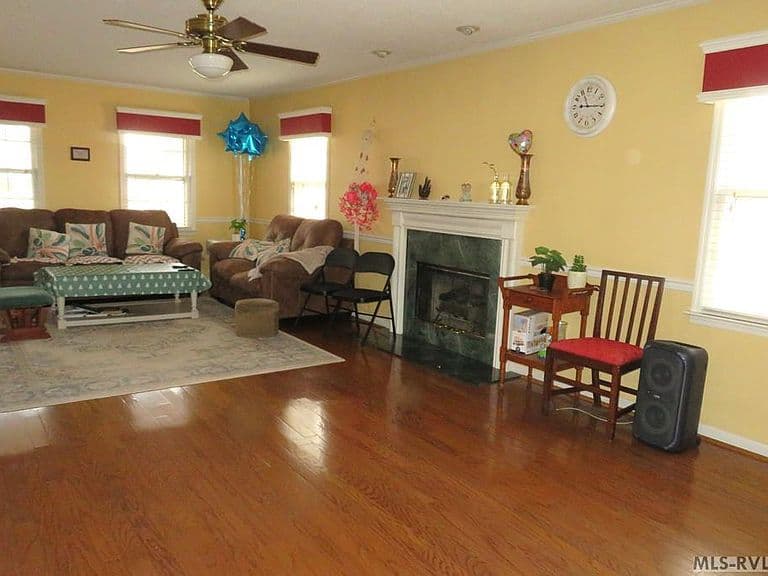 Listing photo 4