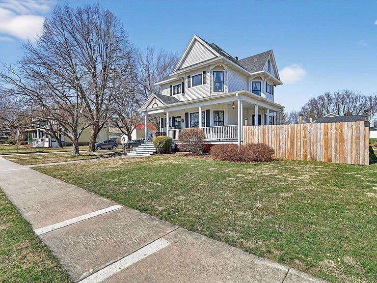 Listing photo 4