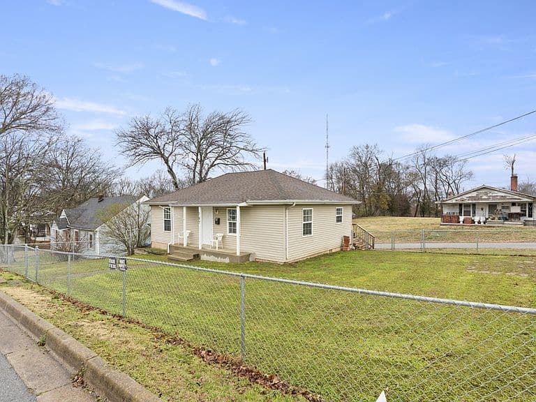Listing photo 5