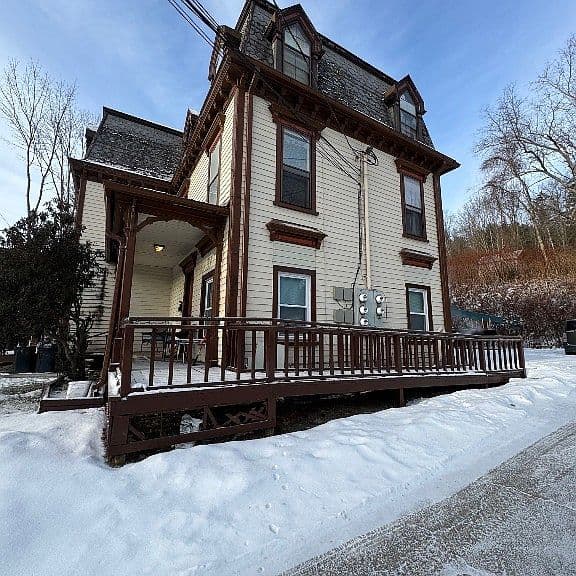 Listing photo 4