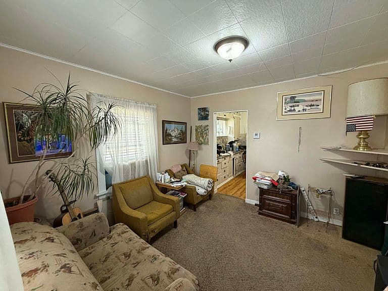 Listing photo 3
