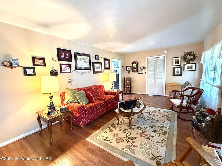 Listing photo 4