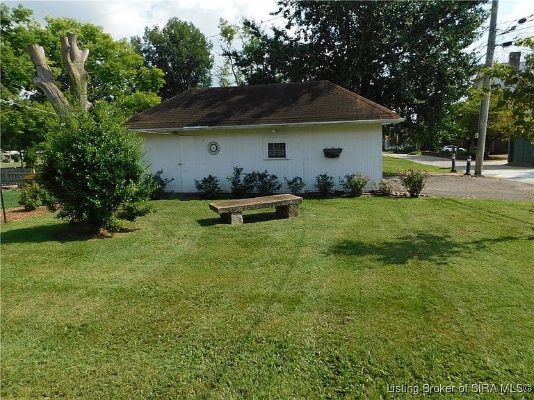 Listing photo 3