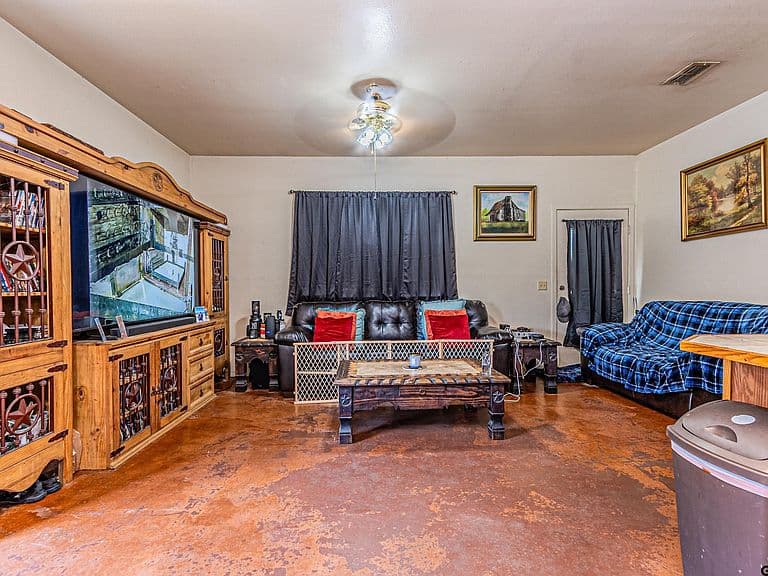 Listing photo 5