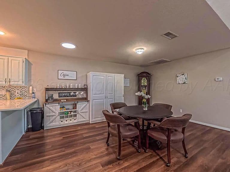 Listing photo 4