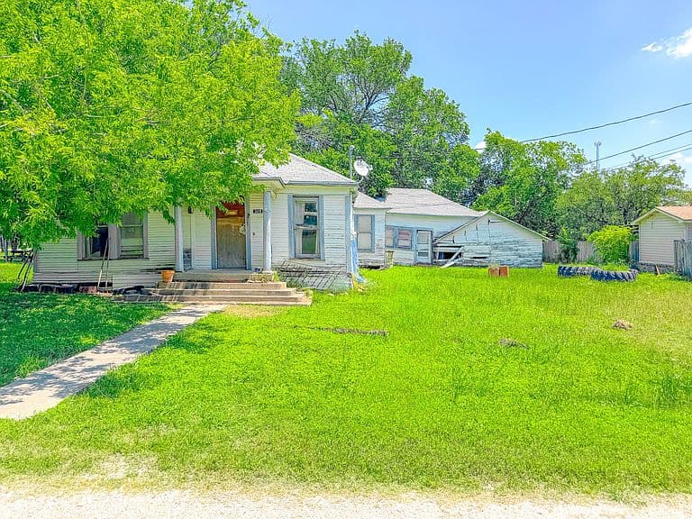 Listing photo 2
