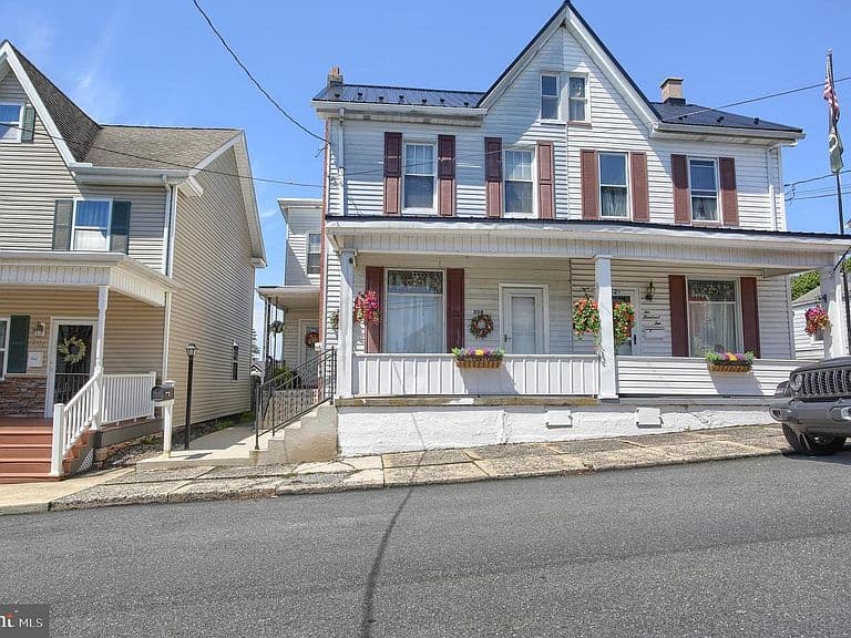 Listing photo 2