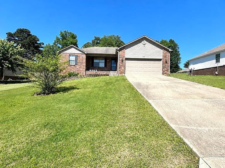 Listing photo 3