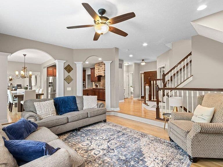 Listing photo 2