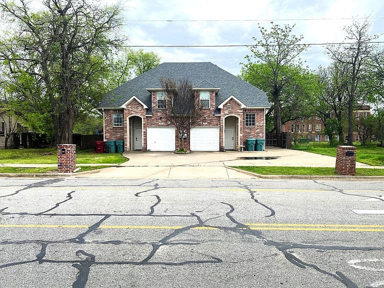 Listing photo 2