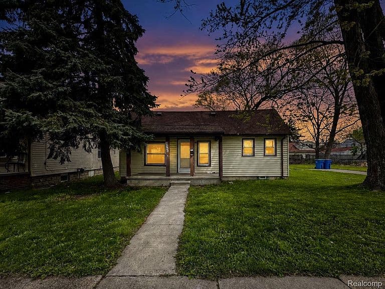 Listing photo 2