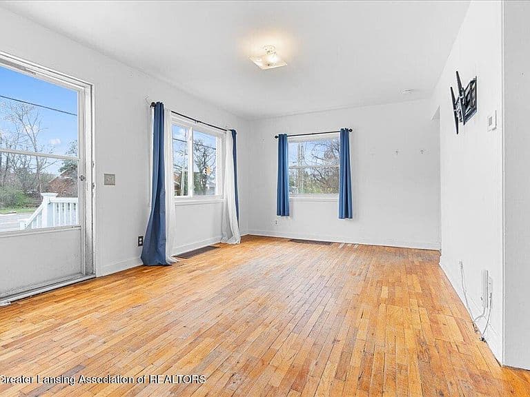 Listing photo 4