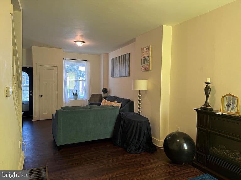 Listing photo 5