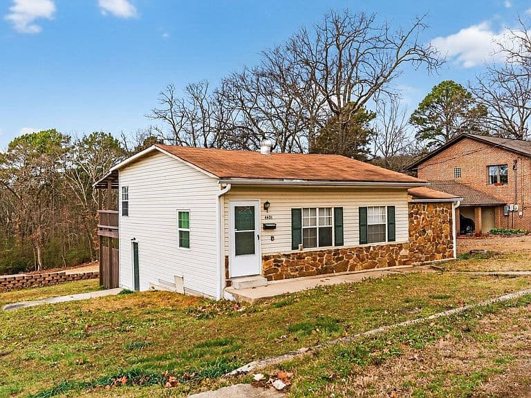 Listing photo 3