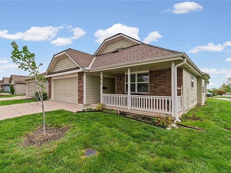 Listing photo 2
