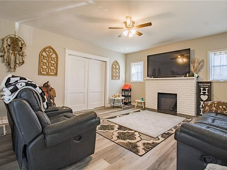 Listing photo 5