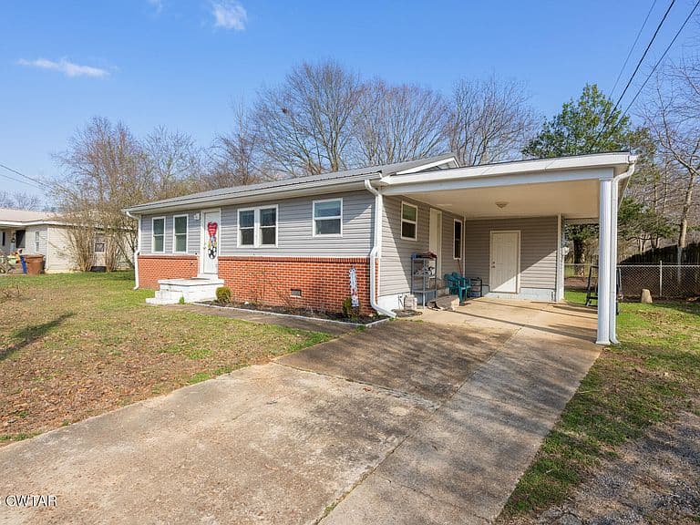 Listing photo 3