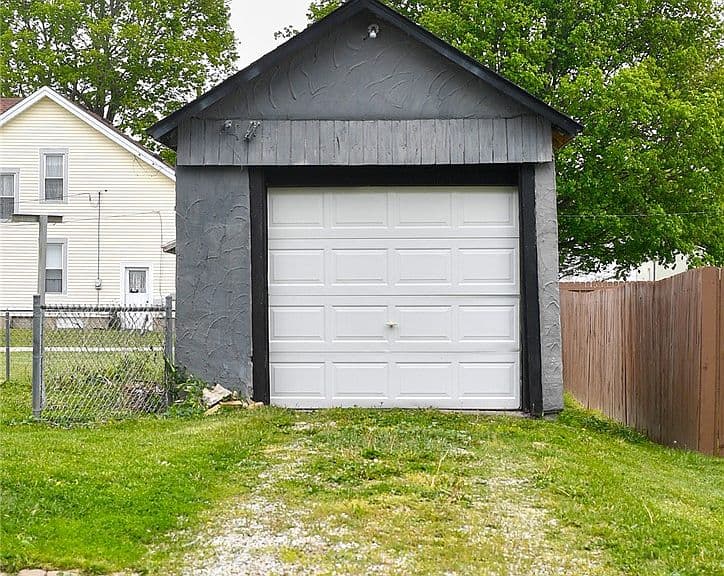 Listing photo 5
