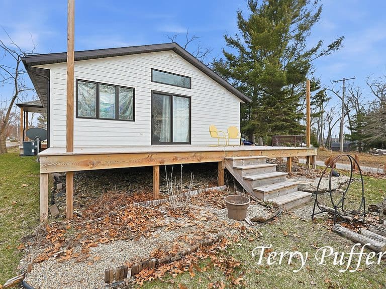 Listing photo 3