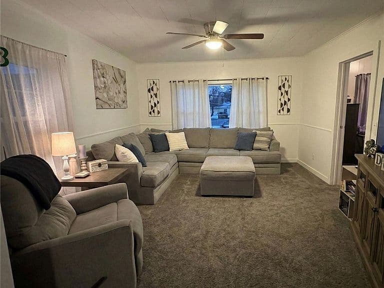 Listing photo 2