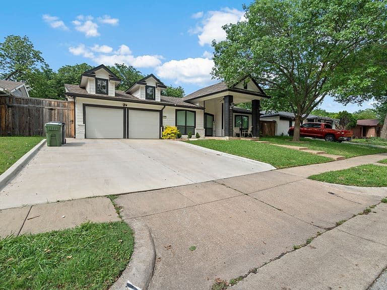 Listing photo 2